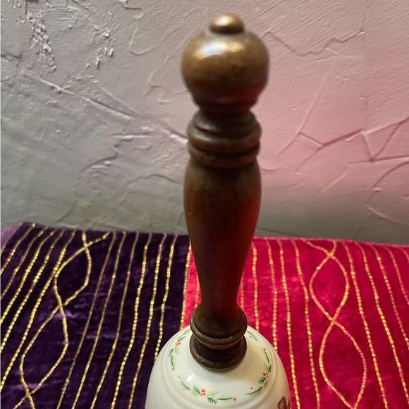 Norman Rockwell Gorham Chilly Reception 1980 Christmas Bell - Picture 5 of 8